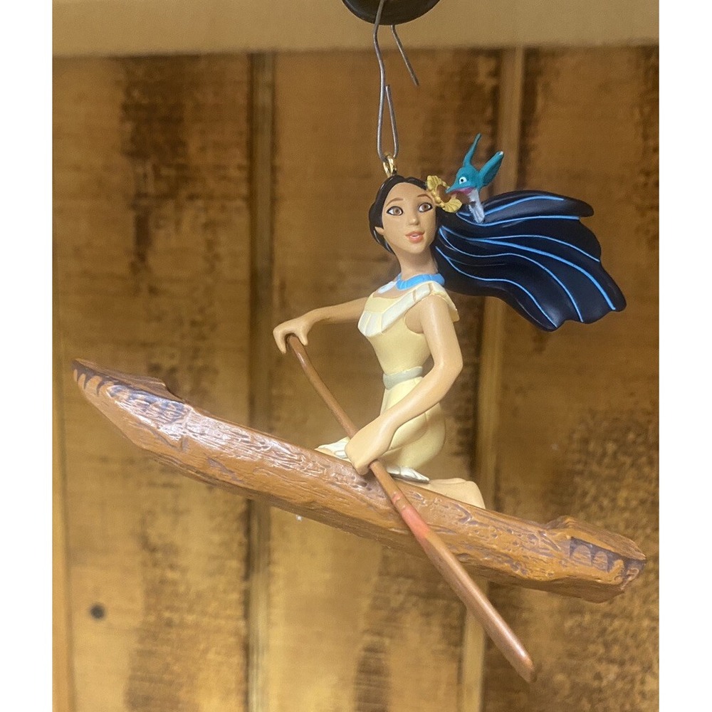 1995 Hallmark Ornament Pocahontas in Kayak W/ Hummingbird Walt Disney‎ Flit